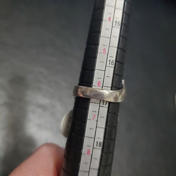 *Sale* Silver tone black stone ring with sparkle size 6.25 - Picture 4 of 8